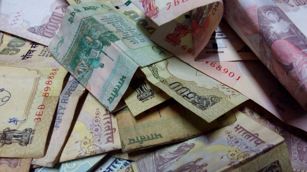 Banknoten / Scheine gibt es als 5, 10, 20, 50, 100, 200, 500, 1.000 und 2000-er Rupien.